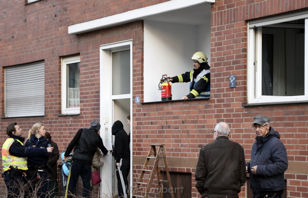 Feuer 1 Koeln Vingst Hesshofplatz P22.JPG - Miklos Laubert